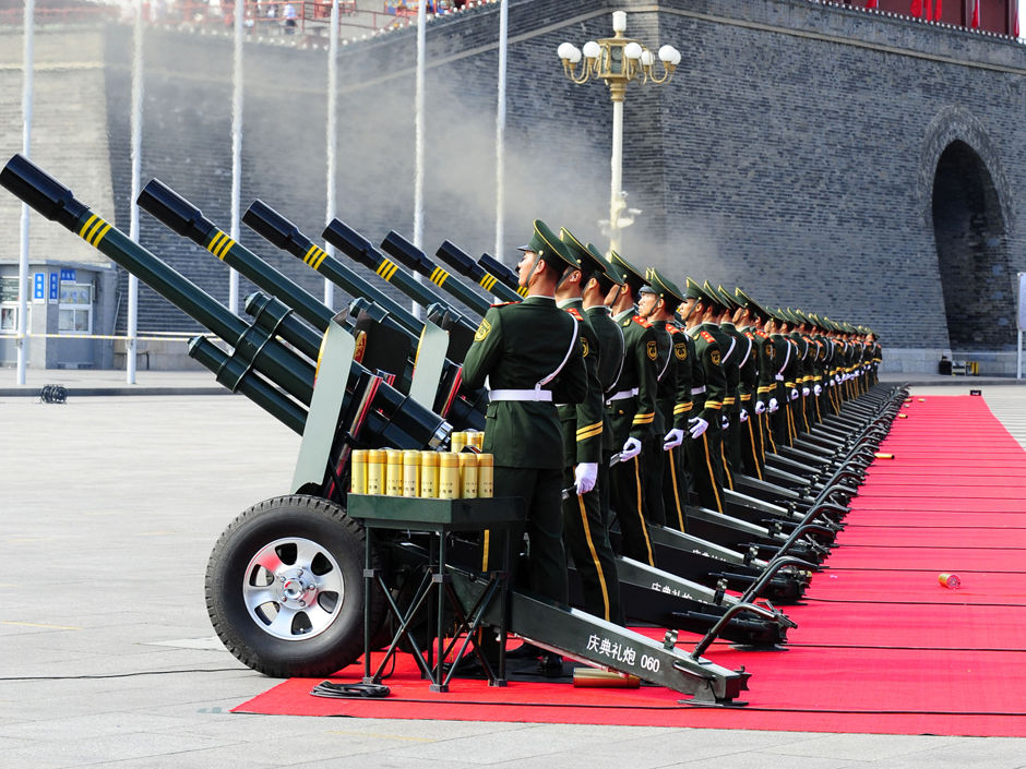 国庆60周年阅兵式,壮观的高清阅兵场景现场直播给电视观众带来了视觉