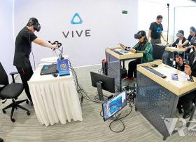 VR上课堂不伤眼 HTC力推Vive商用多人套装